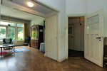 Woonkamer met zicht naar hal
<br/>
Broersma makelaardij, 2015